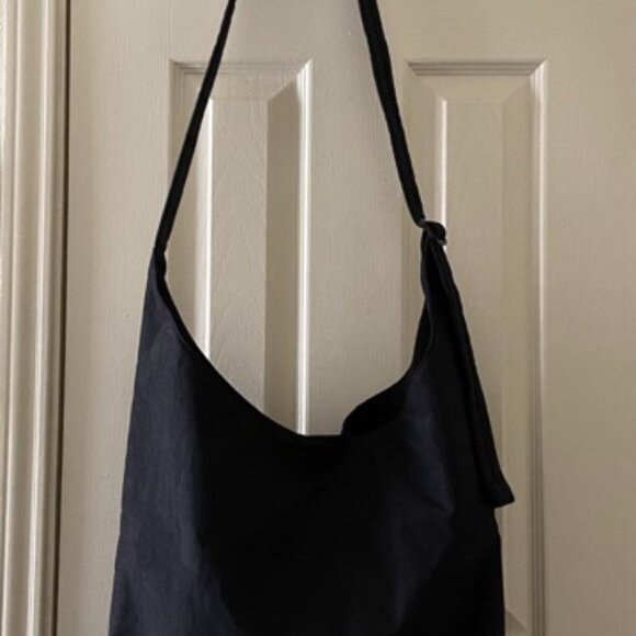 BAGGU Large Nylon Crescent Bag - Picture 2 of 6